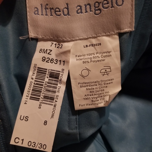 Dress - Picture 4 of 4